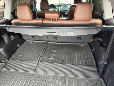 Шторка багажника Toyota Haghlander за 35 000 тг. в Астана – фото 2