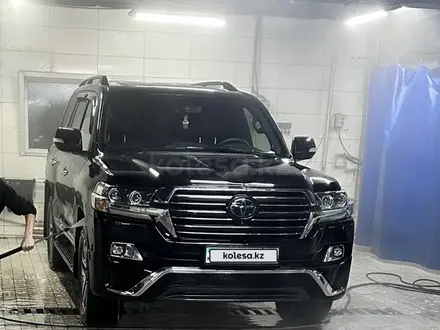 Toyota Land Cruiser 2017 года за 33 000 000 тг. в Астана