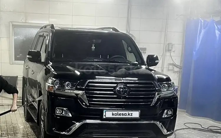Toyota Land Cruiser 2017 года за 33 000 000 тг. в Астана