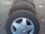 ДИСКИ С ЗИМНИМИ ШЫПОВАННЫМИ ПОКРЫШКАМИ за 120 000 тг. в Атырау – фото 2