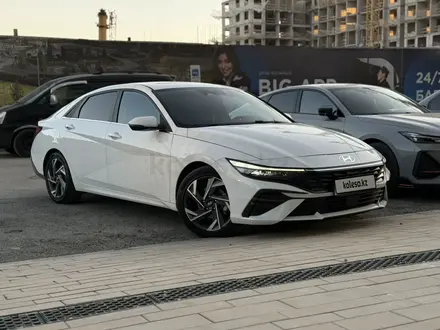 Hyundai Elantra 2023 года за 9 000 000 тг. в Шымкент