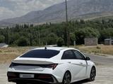 Hyundai Elantra 2023 года за 9 500 000 тг. в Астана – фото 2