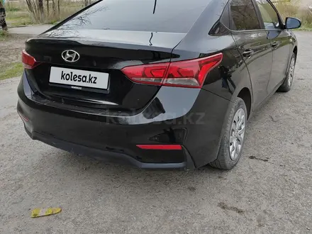 Hyundai Accent 2018 года за 7 200 000 тг. в Караганда – фото 3