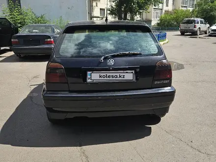 Volkswagen Golf 1997 года за 2 300 000 тг. в Астана – фото 2