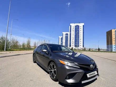 Toyota Camry 2018 года за 11 100 000 тг. в Семей – фото 4