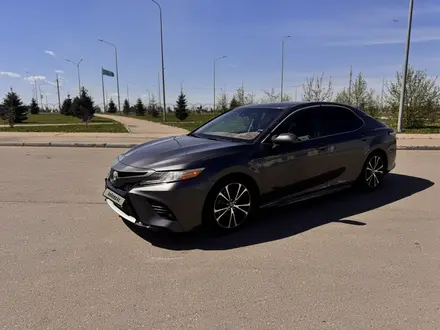 Toyota Camry 2018 года за 11 100 000 тг. в Семей – фото 3