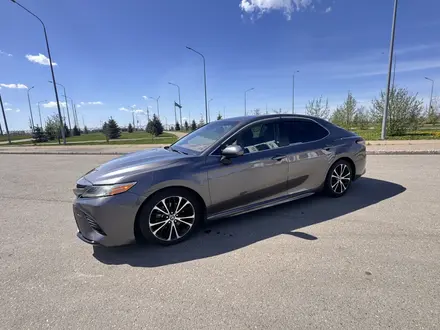 Toyota Camry 2018 года за 11 100 000 тг. в Семей