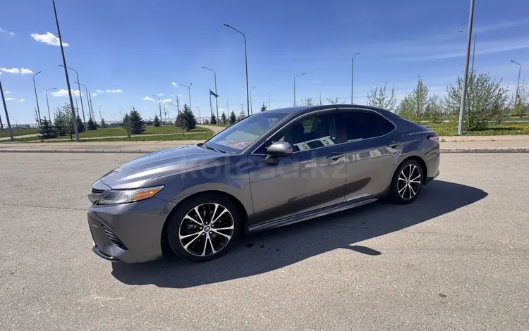 Toyota Camry 2018 года за 11 100 000 тг. в Семей
