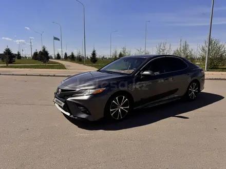 Toyota Camry 2018 года за 11 100 000 тг. в Семей – фото 9