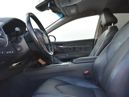 Toyota Camry 2023 года за 14 600 000 тг. в Атырау – фото 17