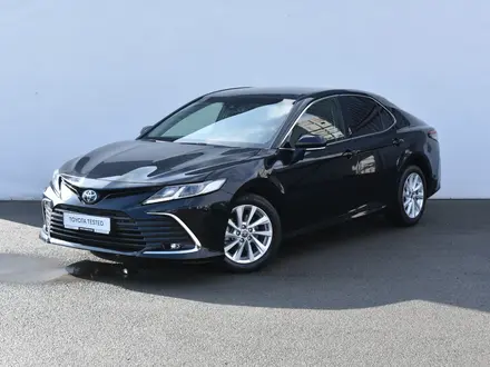 Toyota Camry 2023 года за 14 600 000 тг. в Атырау