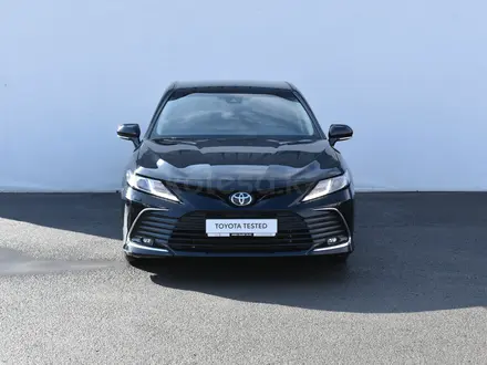 Toyota Camry 2023 года за 14 600 000 тг. в Атырау – фото 2