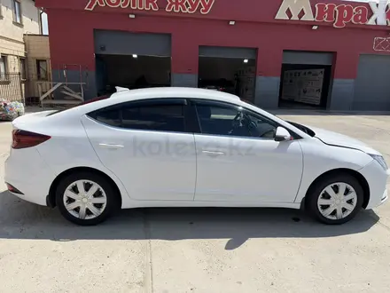 Hyundai Elantra 2020 года за 7 000 000 тг. в Атырау – фото 2