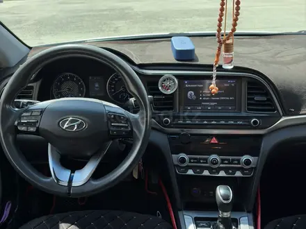 Hyundai Elantra 2020 года за 7 000 000 тг. в Атырау – фото 5