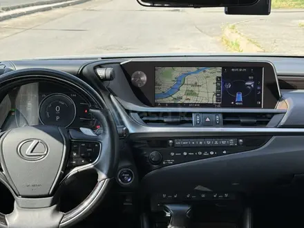 Lexus ES 300h 2019 года за 23 000 000 тг. в Шымкент – фото 11