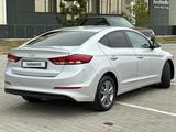 Hyundai Elantra 2018 года за 7 800 000 тг. в Шымкент – фото 2