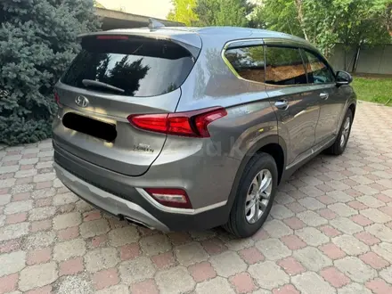 Hyundai Santa Fe 2018 года за 11 100 000 тг. в Алматы – фото 4