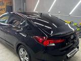 Hyundai Elantra 2018 года за 6 000 000 тг. в Актау – фото 2