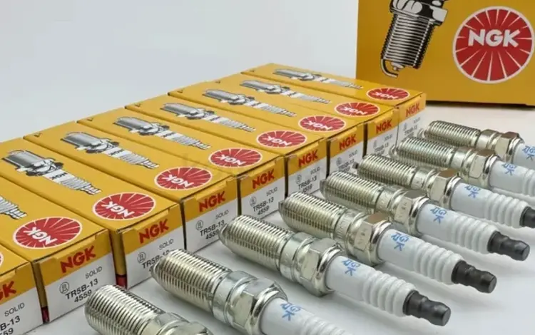 Свечи зажигания ngk за 800 тг. в Алматы