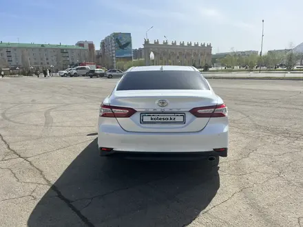 Toyota Camry 2018 года за 13 000 000 тг. в Уральск – фото 6