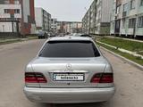 Mercedes-Benz E 240 1998 года за 2 550 000 тг. в Алматы – фото 3