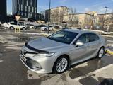 Toyota Camry 2019 года за 14 150 000 тг. в Шымкент – фото 3