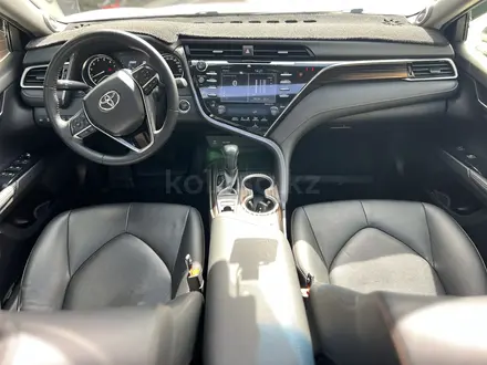 Toyota Camry 2018 года за 15 400 000 тг. в Шымкент – фото 22