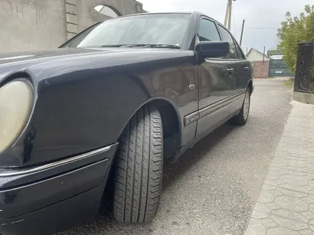 Mercedes-Benz E 240 1998 года за 2 700 000 тг. в Тараз – фото 9