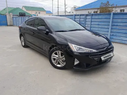 Hyundai Elantra 2019 года за 8 500 000 тг. в Атырау – фото 2