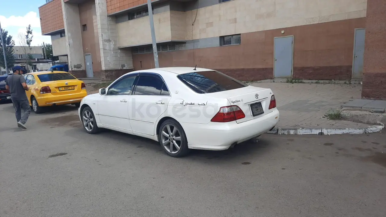 Toyota Crown, 2005