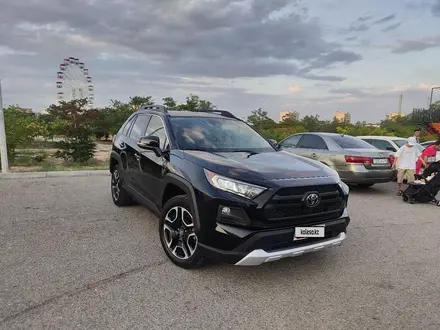Toyota RAV4 2020 года за 13 000 000 тг. в Актау