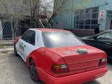 Mercedes-Benz E 430 1992 года за 700 000 тг. в Атырау – фото 4