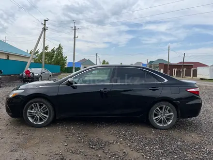 Toyota Camry 2015 года за 5 800 000 тг. в Актобе – фото 2