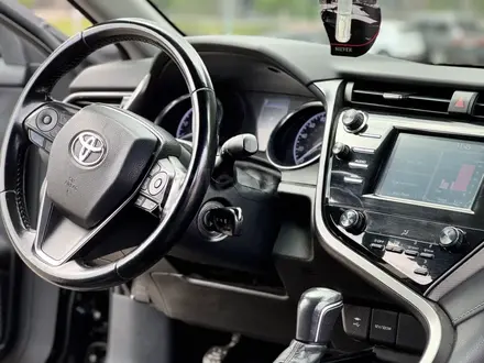 Toyota Camry 2019 года за 9 650 000 тг. в Астана – фото 16
