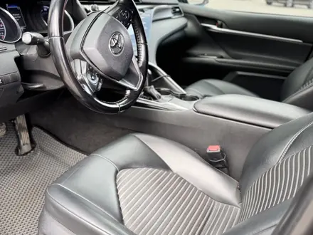 Toyota Camry 2019 года за 9 650 000 тг. в Астана – фото 19