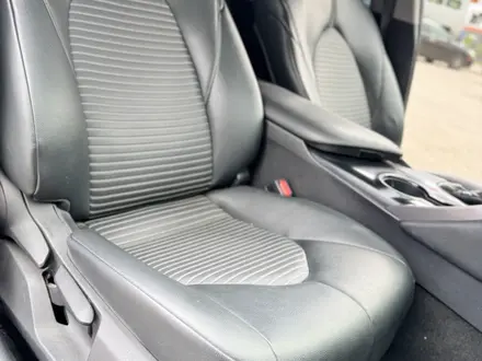 Toyota Camry 2019 года за 9 650 000 тг. в Астана – фото 21