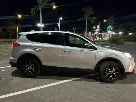 Toyota RAV4 2019 года за 12 100 000 тг. в Актобе – фото 3