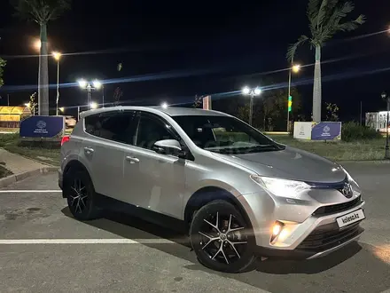 Toyota RAV4 2019 года за 12 100 000 тг. в Актобе – фото 2