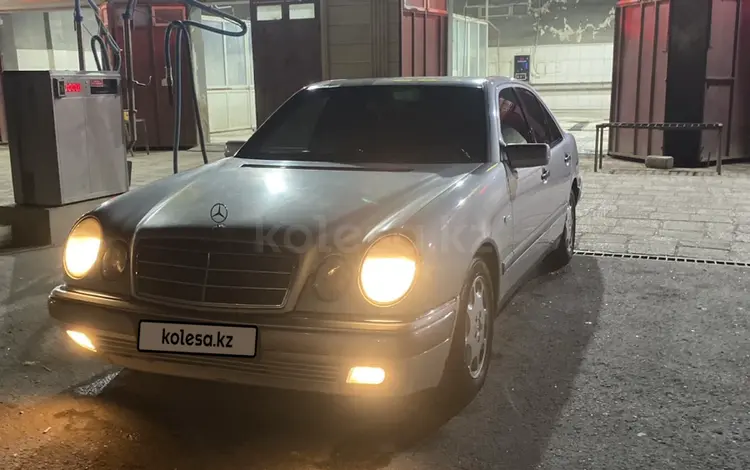 Mercedes-Benz E 320 1996 годаfor3 300 000 тг. в Актау