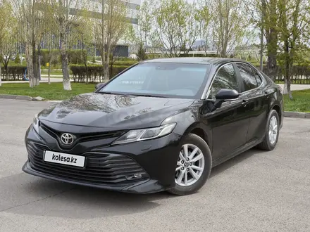 Toyota Camry 2019 года за 13 900 000 тг. в Астана