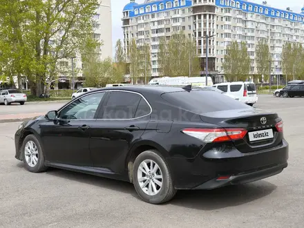 Toyota Camry 2019 года за 13 900 000 тг. в Астана – фото 17