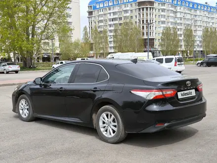 Toyota Camry 2019 года за 13 900 000 тг. в Астана – фото 19