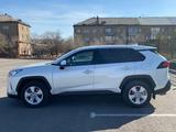Toyota RAV4 2021 года за 14 900 000 тг. в Караганда – фото 5