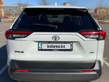 Toyota RAV4 2021 года за 14 900 000 тг. в Караганда – фото 4