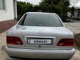 Mercedes-Benz E 280 1997 года за 3 700 000 тг. в Туркестан – фото 2