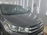 Toyota Highlander 2017 года за 16 800 000 тг. в Актау – фото 2