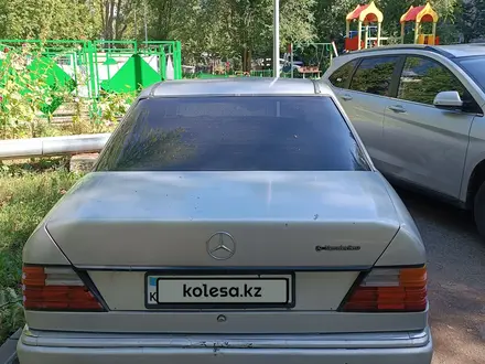 Mercedes-Benz E 230 1992 года за 900 000 тг. в Астана – фото 4