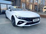 Hyundai Elantra 2023 года за 9 350 000 тг. в Атырау