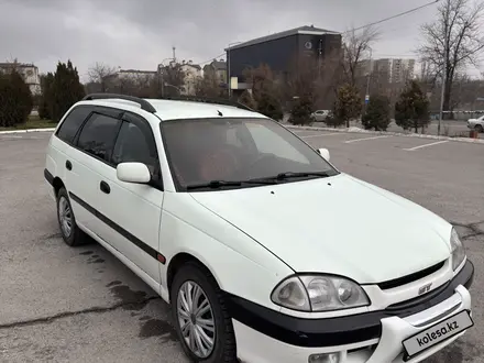 Toyota Avensis 1998 года за 2 500 000 тг. в Шымкент – фото 2