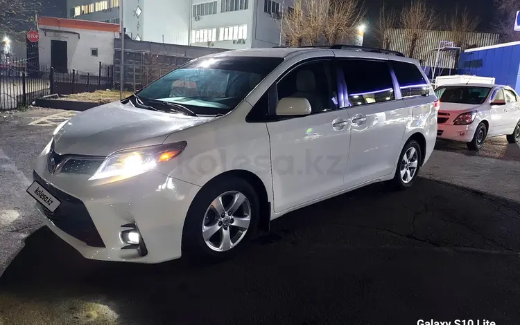 Toyota Sienna 2014 года за 12 500 000 тг. в Актобе